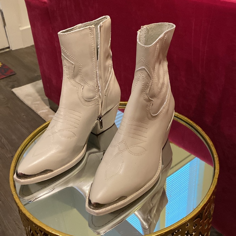 BNWOT Steve Madden bone western bootie size 6